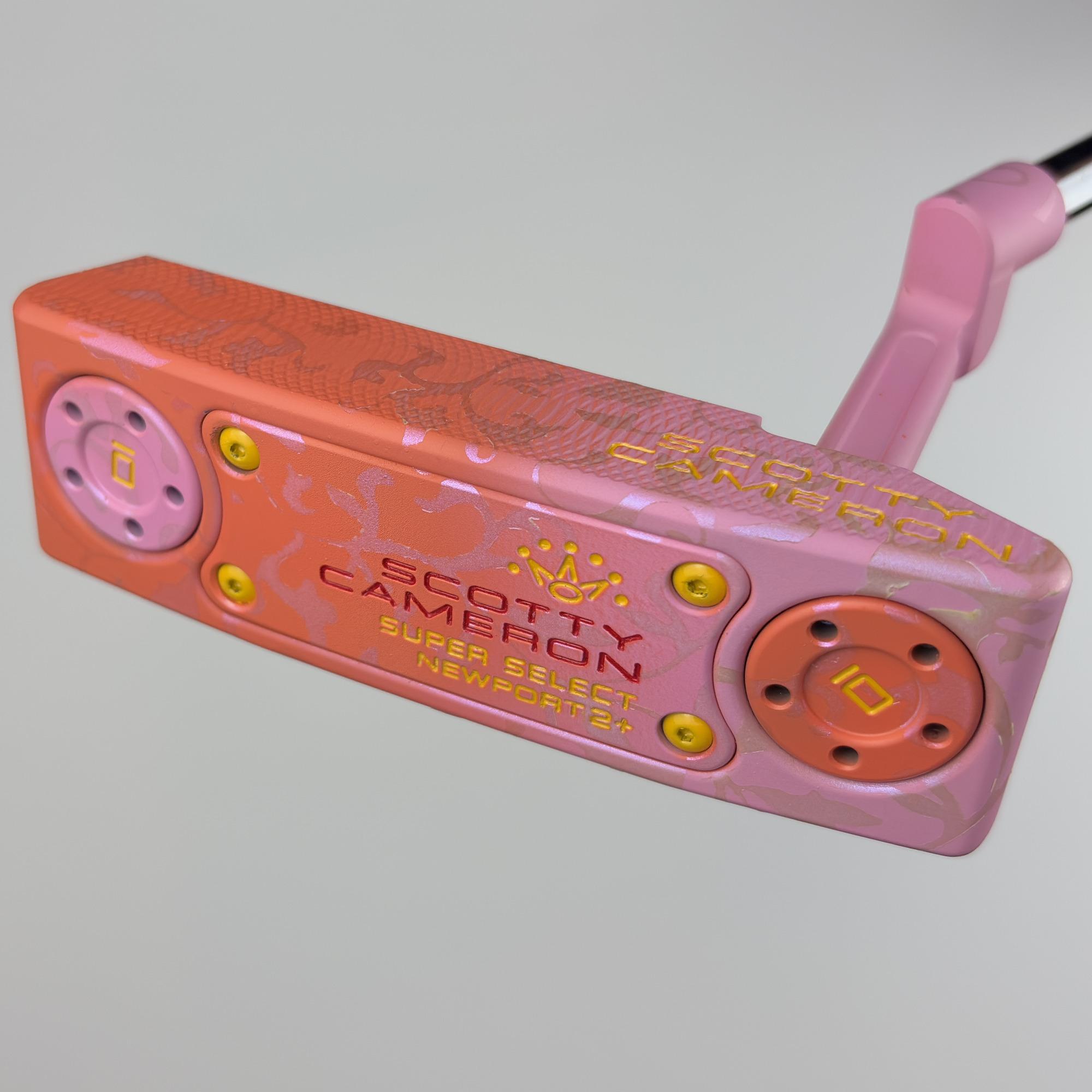 Sole of the custom painted Scotty Cameron Super Select Newport 2 Plus, coral to pink with a pale floral pattern and gold sole weights and stamping.