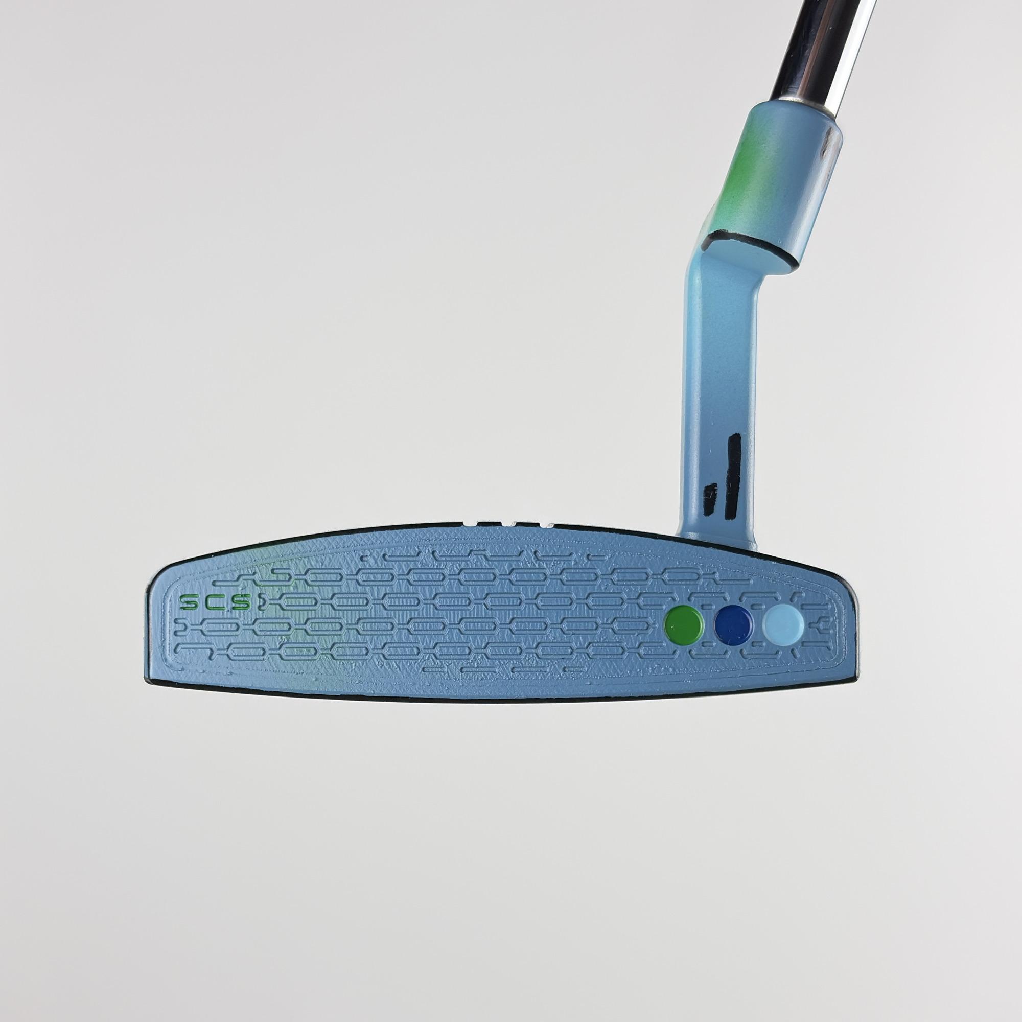 Face of the custom painted Phantom 3.2, the Studio Carbon Steel insert with chain-link milling in pale blue with green and blue sight dots.