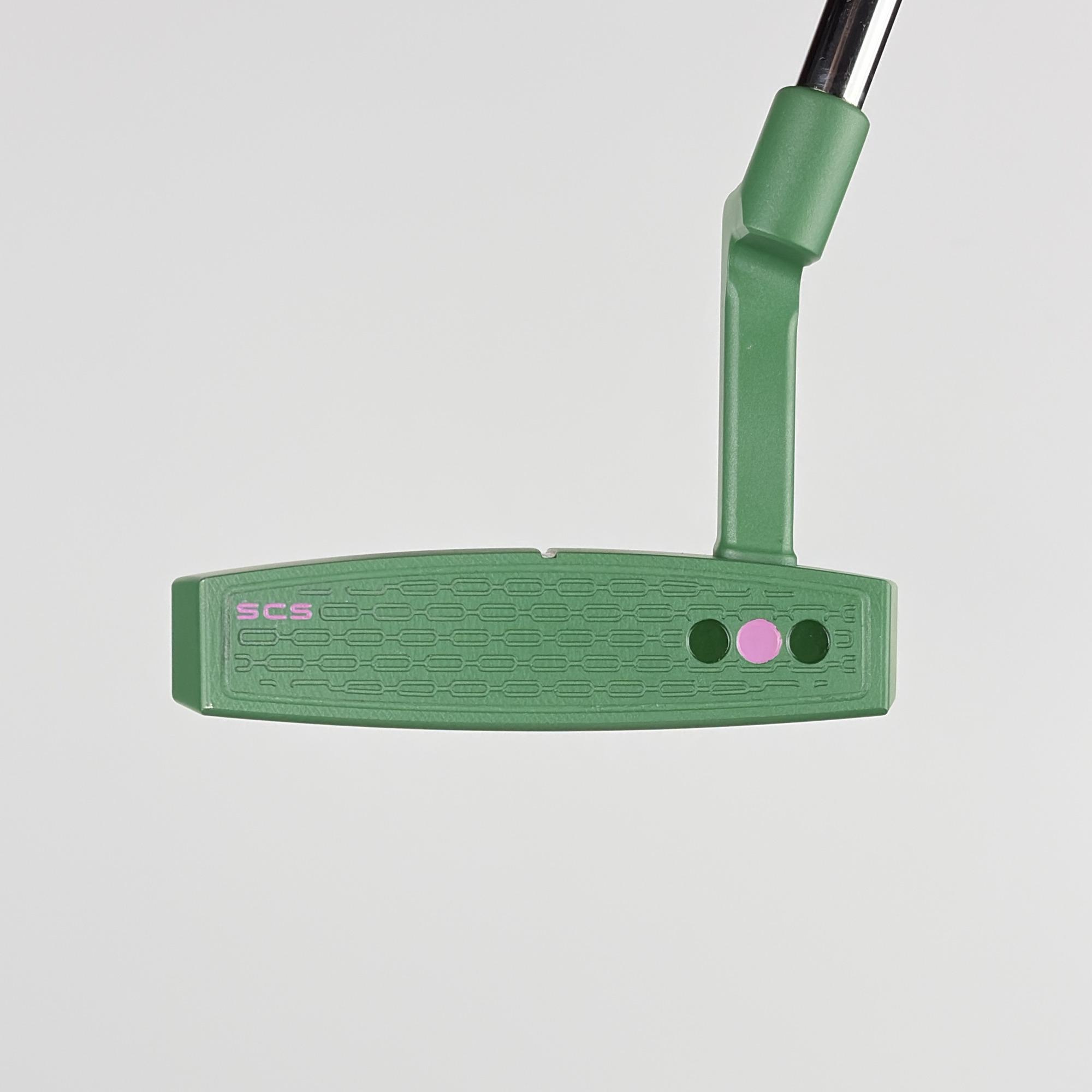 Face of the custom painted Phantom 5.2, the green Studio Carbon Steel insert with chain-link milling and pink sight dots.